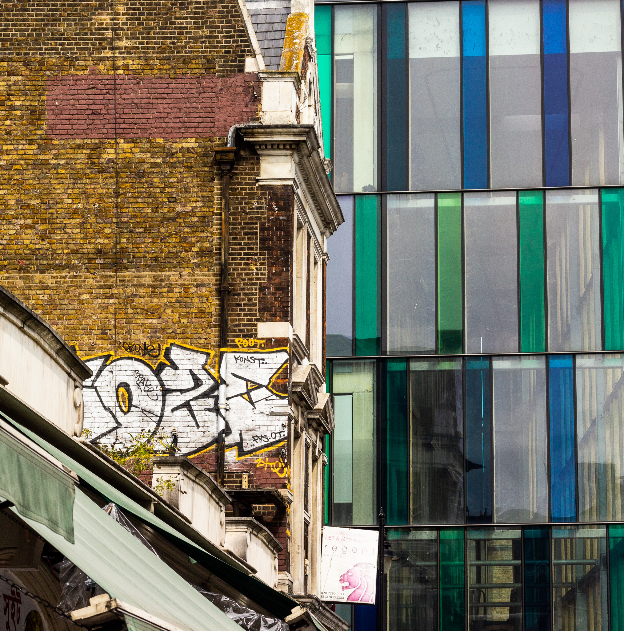 Could've lined up the shot better. Taken in or near Whitechapel.